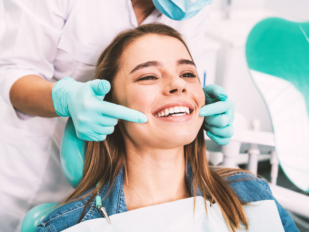 Kiểm tra răng định kỳ